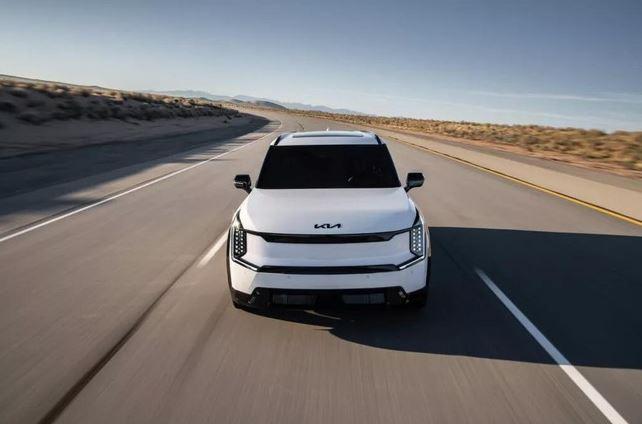 Kia EV9 tung phiên bản Nightfall tại Mỹ: Ngoại hình ‘ngầu’ hơn, hiệu suất cải thiện – thách thức VinFast VF 9 622855