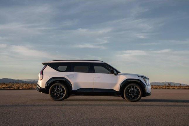 Kia EV9 tung phiên bản Nightfall tại Mỹ: Ngoại hình ‘ngầu’ hơn, hiệu suất cải thiện – thách thức VinFast VF 9 622859