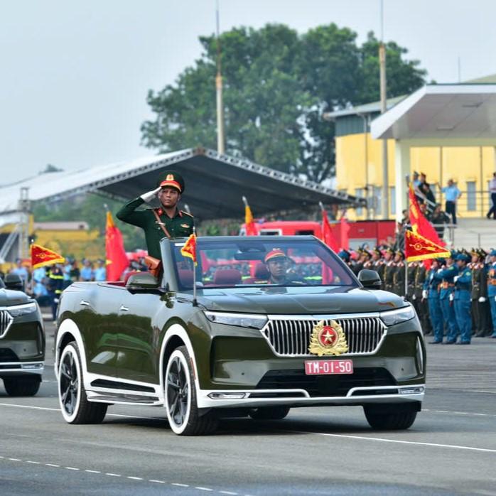 Hình ảnh VinFast VF 9 mui trần trong diễn tập trọng thể kỷ niệm 50 năm ngày thống nhất 624860