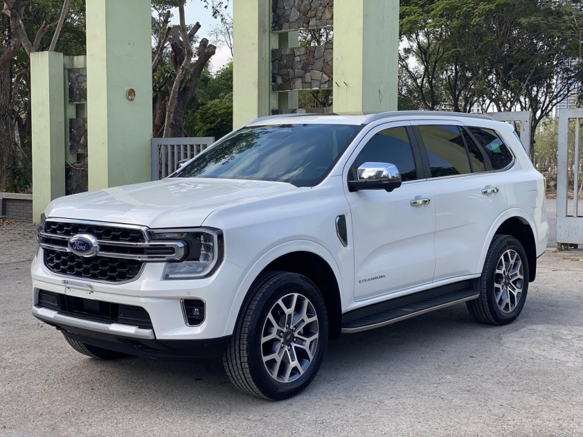 Ford Everest Titanium 2023 “lướt” chưa đầy 2 năm: Giá bán và tình trạng ra sao? 625375