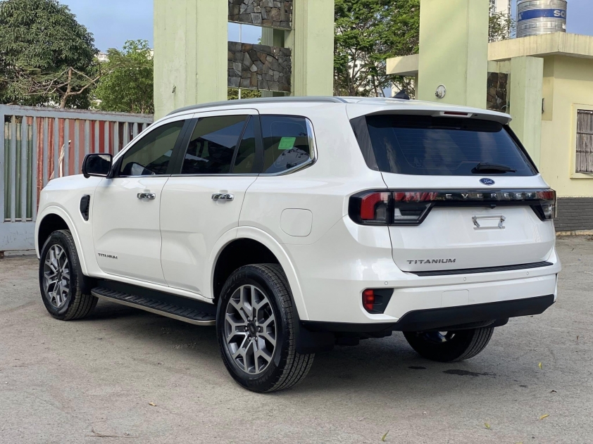 Ford Everest Titanium 2023 “lướt” chưa đầy 2 năm: Giá bán và tình trạng ra sao? 625378