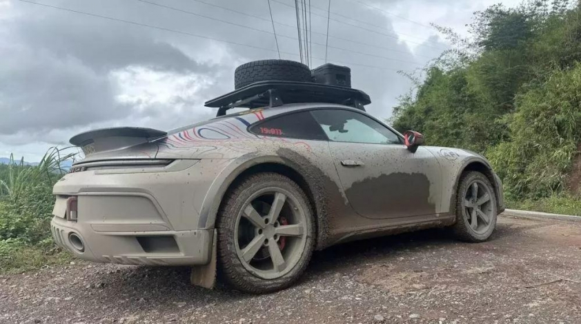 Porsche 911 Dakar của doanh nhân Hải Phòng