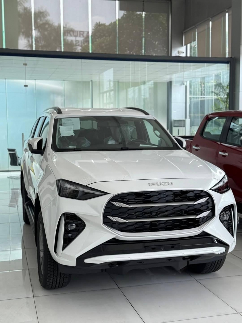 Isuzu mu-X 2025 ra mắt tại Việt Nam: Nâng cấp thiết kế, giữ vững triết lý tiết kiệm 645627
