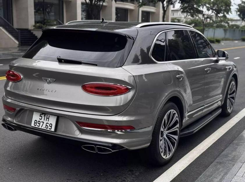 Cận cảnh Bentley Bentayga V8 2020 tại Thành phố Hồ Chí Minh: 4 năm chỉ chạy 1.308 km, như xe “đập hộp” 645802