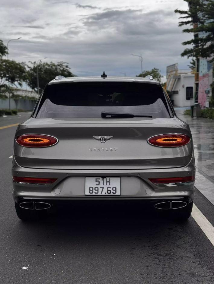 Cận cảnh Bentley Bentayga V8 2020 tại Thành phố Hồ Chí Minh: 4 năm chỉ chạy 1.308 km, như xe “đập hộp” 645803