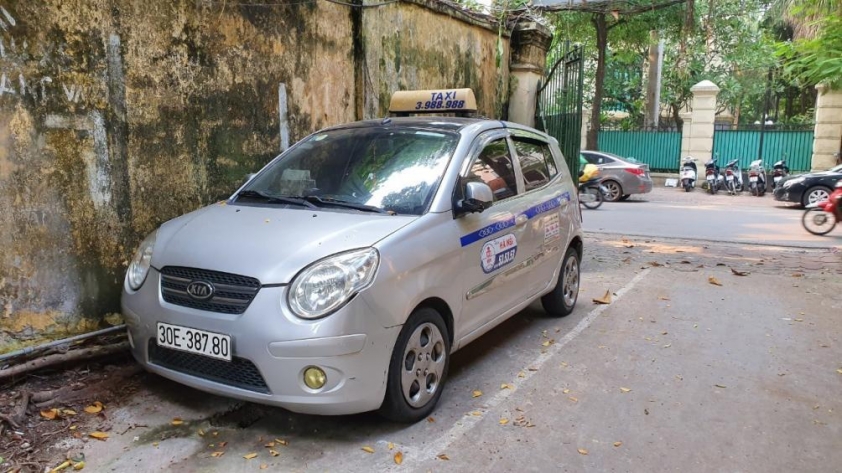 Cuốc taxi 4,2 triệu đồng và góc khuất chưa lời giải của “xe dù” đô thị 650656