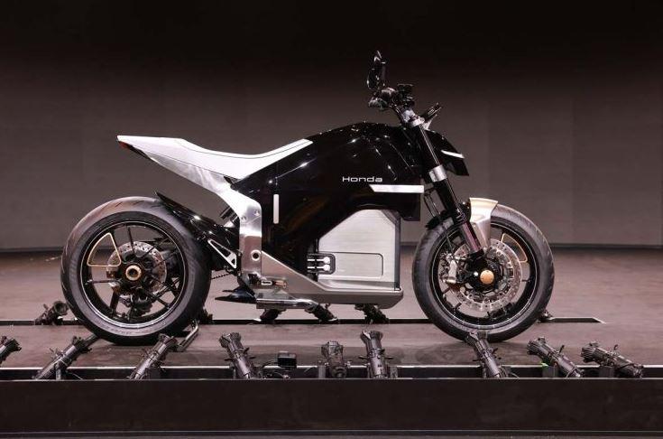 Honda công bố teaser mô tô điện hiệu suất cao, sức mạnh ngang xe xăng 500cc 679305