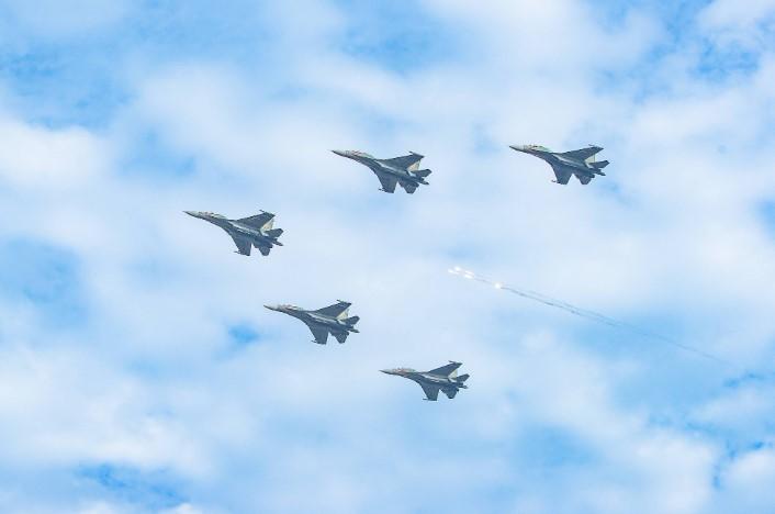 Máy bay Su-30, xe tăng, tên lửa đồng loạt xuất hiện trong tổng duyệt A80 695761