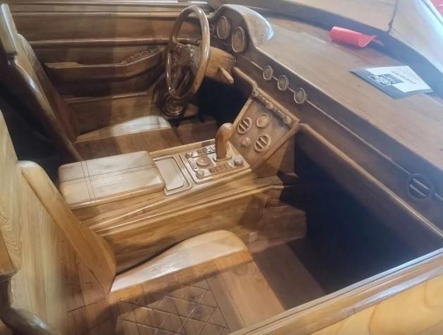 Cận cảnh Bentley gỗ tại Bỉ – Khi siêu xe sang hóa thành tác phẩm nghệ thuật 696088