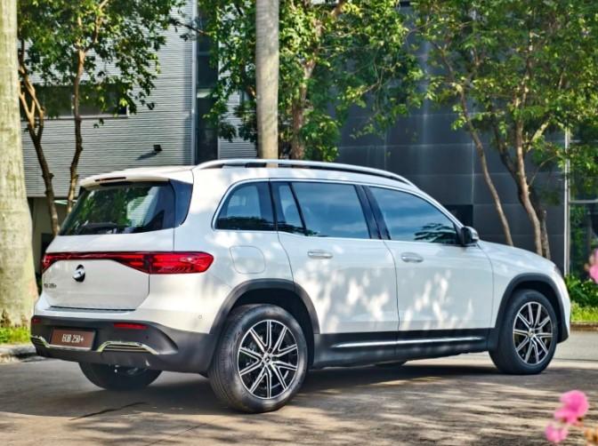 EQB 250+ 2025 cập bến đại lý: Mẫu SUV điện hạng sang chạy 537 km/sạc 699709