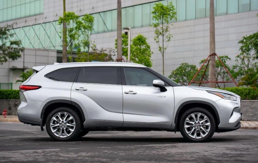 Toyota Highlander nhập Mỹ: Xe cũ đời 2021 vẫn đắt hơn SUV hạng sang Đức 701865