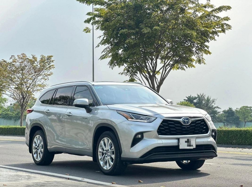 Toyota Highlander nhập Mỹ: Xe cũ đời 2021 vẫn đắt hơn SUV hạng sang Đức 701863