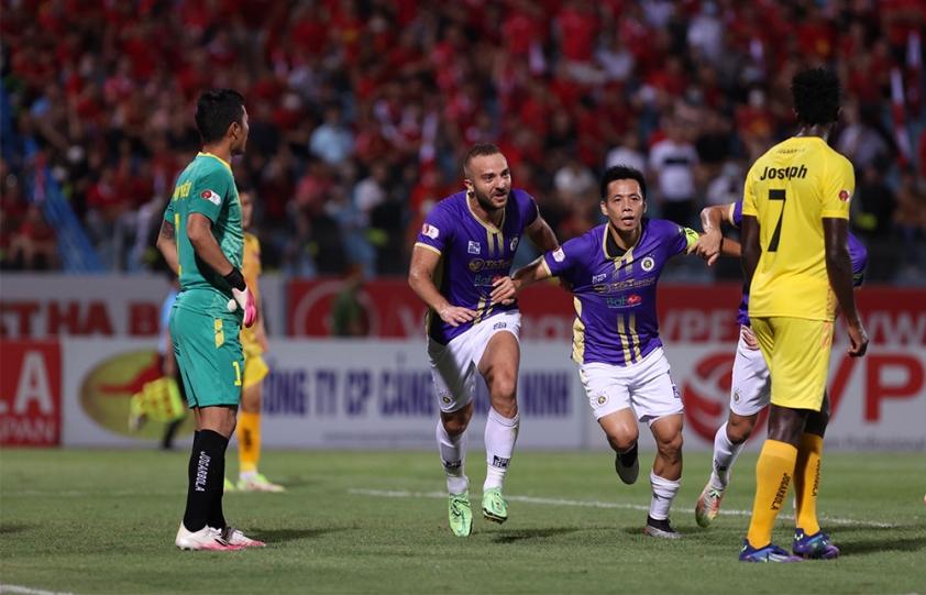 Được lịch sử ủng hộ, CLB Hà Nội '1 mình 1 ngựa' vô địch V-League?-206429