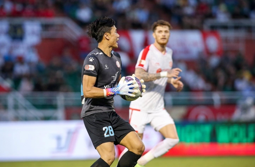 Đại gia V-League chia tay 2 siêu sao vì lý do không ai ngờ? 219004