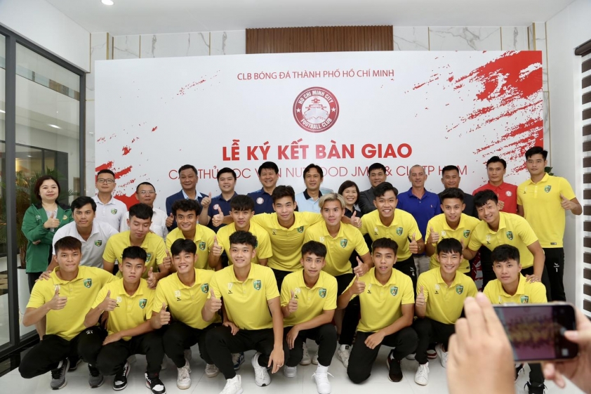 Đội bóng của Lee Nguyễn bất ngờ có Xuân Trường 2.0 'miễn phí' 220450