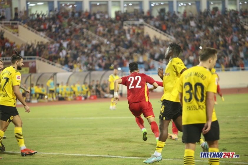 ĐT Việt Nam 'đi vào lịch sử' trong ngày đả bại Dortmund 226032