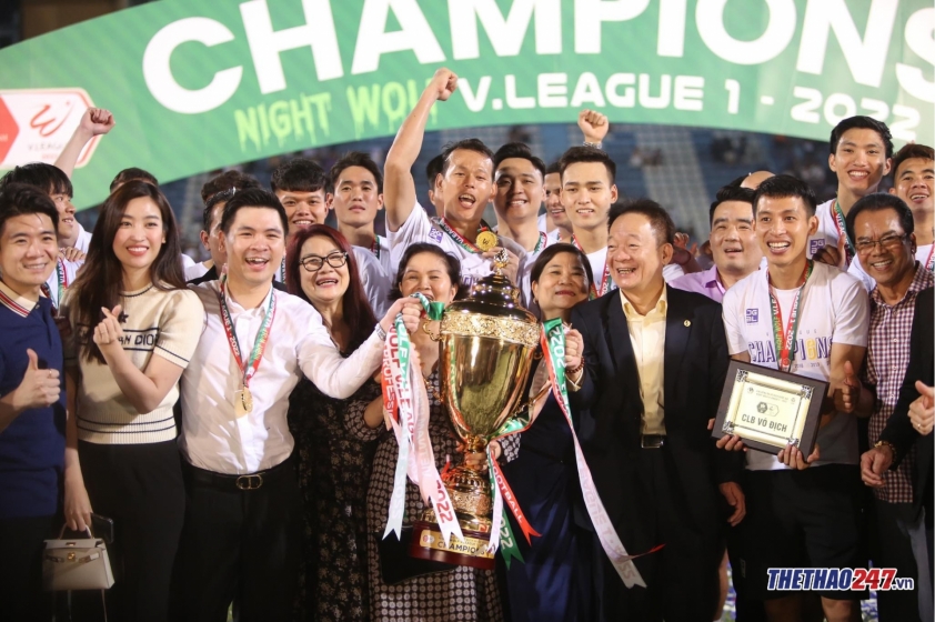 'Cô đơn trên đỉnh', đội bóng bầu Hiển mong V-League có nhiều đội mạnh 229409