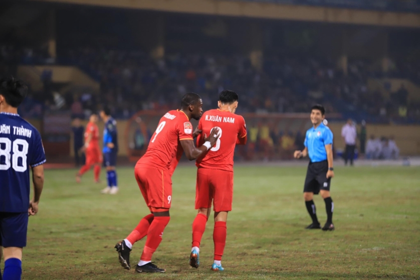 Trực tiếp CAHN 0-0 Bình Định: Nhập cuộc hứng khởi 245973