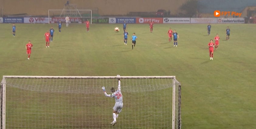 Trực tiếp CAHN 2-0 Bình Định: Ngoại binh nổ súng 245991