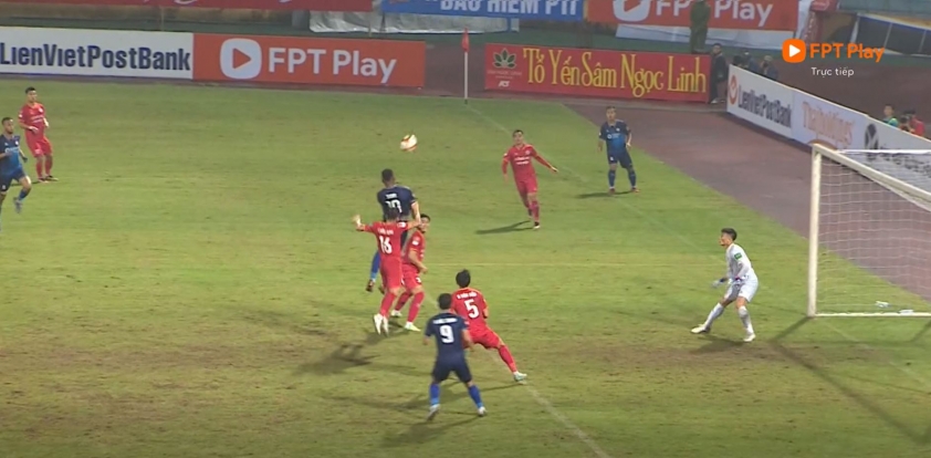 Trực tiếp CAHN 2-0 Bình Định: Ngoại binh nổ súng 245992