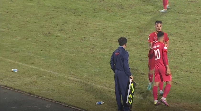 Trực tiếp CAHN 3-0 Bình Định: Ngoại binh thi nhau nổ súng 245997