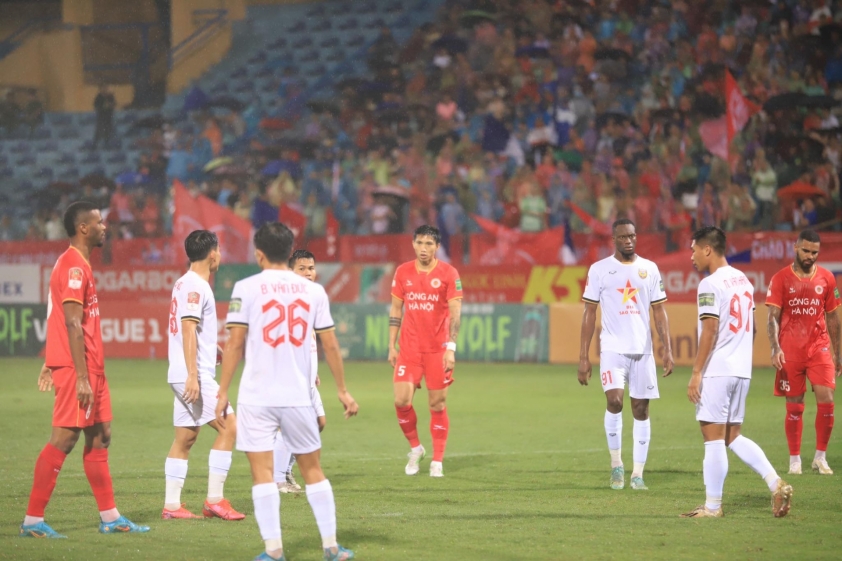 Trực tiếp CAHN 0-0 Hà Tĩnh: Nhập cuộc hứng khởi 295848