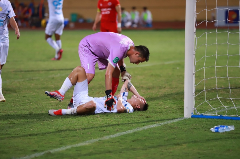 Trực tiếp CAHN 0-0 Nam Định: Ăn miếng trả miếng 300660