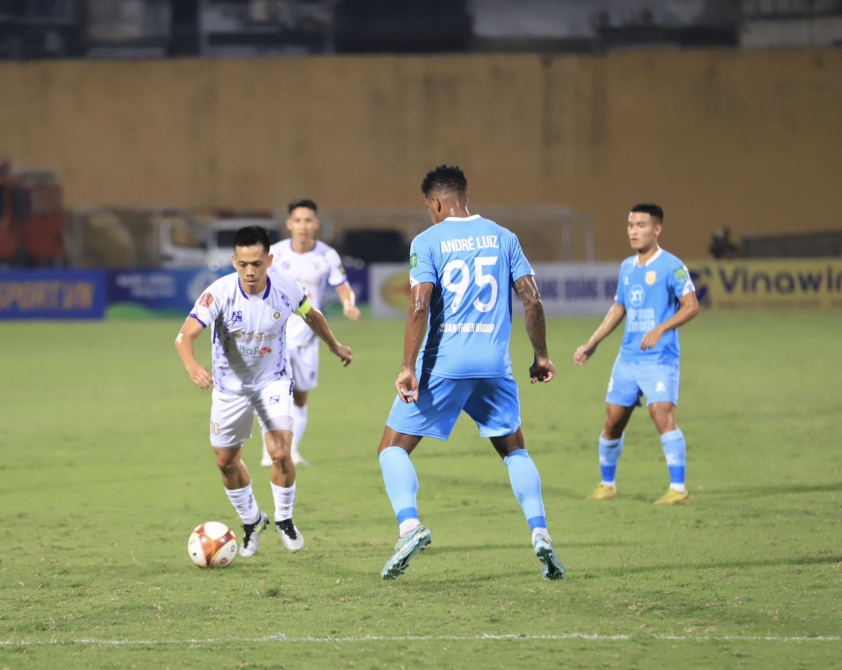 Thắng Nam Định tối thiểu, Hà Nội vươn lên ngôi đầu bảng V-League 308756