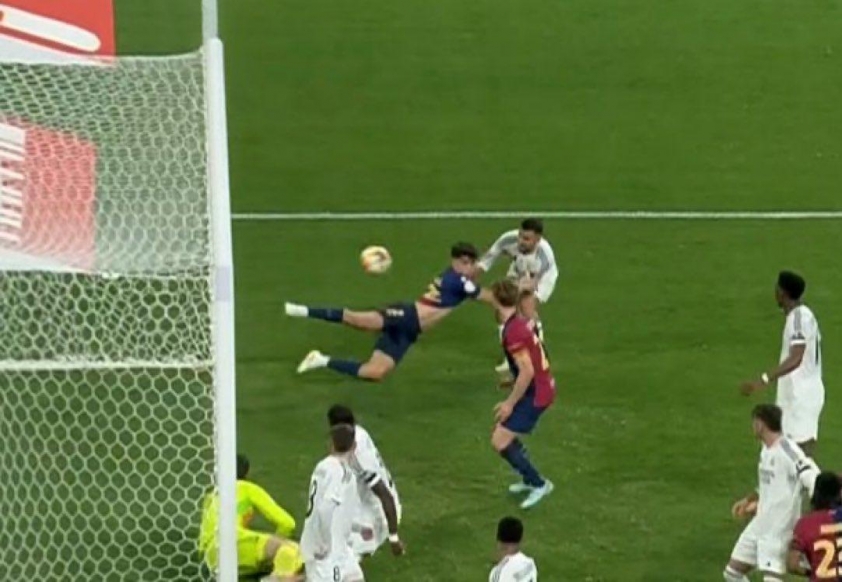 Trọng tài gây tranh cãi ở El Clasico nhưng có lợi cho Real Madrid 626696