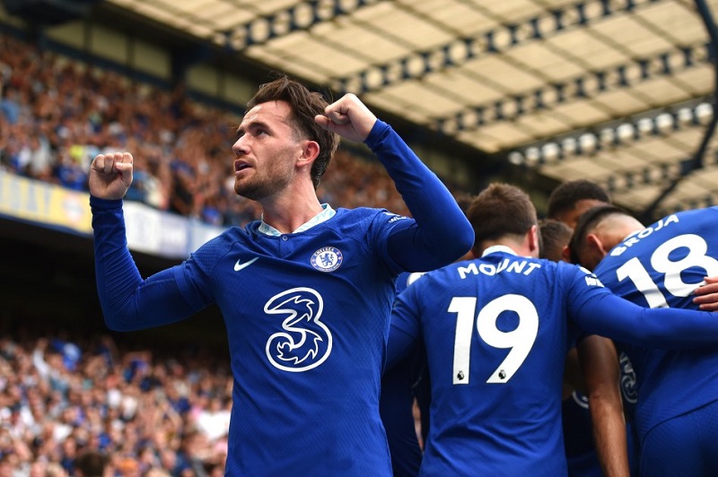 Nước đục thả câu, Man City 'cuỗm' luôn hậu vệ cánh của Chelsea 253176