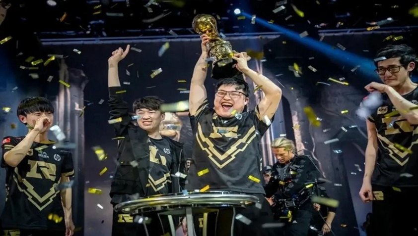 RNG xác nhận tái cấu trúc: Nhà đầu tư mới sẽ 'đá bay' ban quản lý cũ? 691375