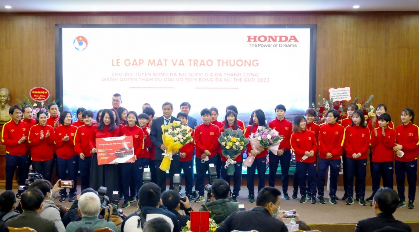 Honda Việt Nam tặng 2 xe ô tô HR-V và 23 xe SH Mode cho Liên Đoàn, HLV Trưởng và Đội tuyển bóng đá nữ quốc gia Việt Nam 110667
