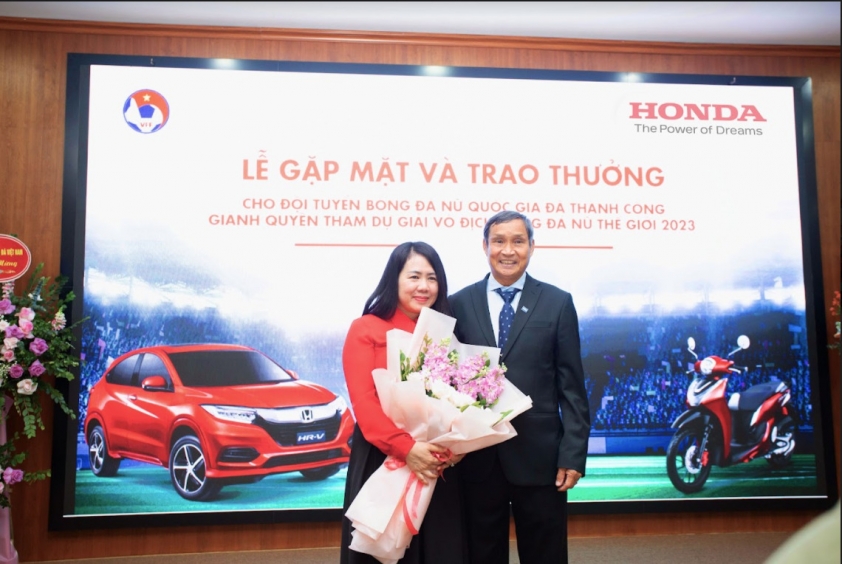 Honda Việt Nam tặng 2 xe ô tô HR-V và 23 xe SH Mode cho Liên Đoàn, HLV Trưởng và Đội tuyển bóng đá nữ quốc gia Việt Nam 110671