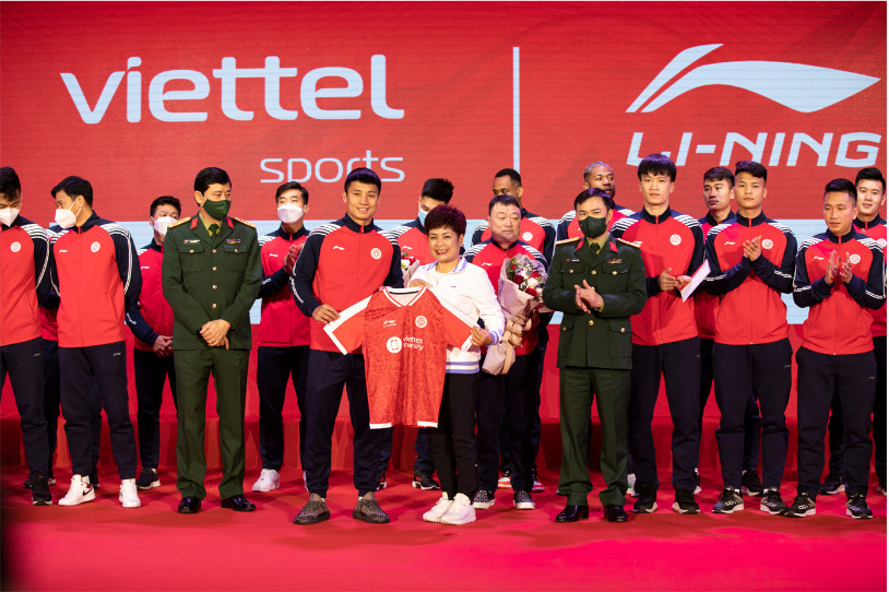 Li-ning tiếp lửa bóng đá Viettel thăng hoa mùa giải mới 114091