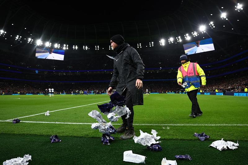 Tottenham đối mặt án phạt sau trận thua Chelsea 566800
