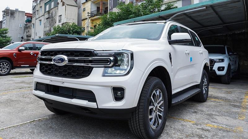ngoai-that-ford-everest-ambiente-2023-mau-trang-7
