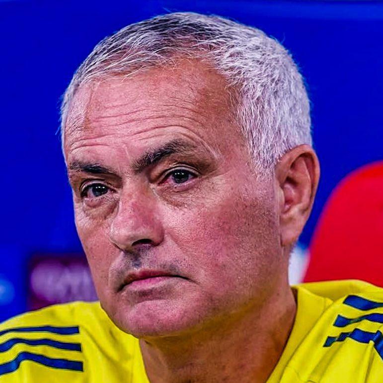 HLV Jose Mourinho bị sa thải 694472