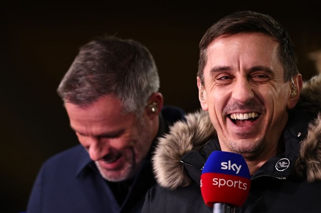 Ronaldo muốn rời MU, Carragher và Neville phát biểu 'cà khịa' nhau 154688