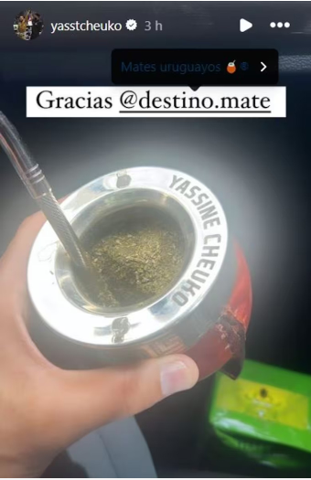 Yassine Cheuko cũng thích thưởng thức Yerba Mate giống Messi