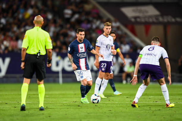 Hiệp 1, các cầu thủ PSG dồn ép đối thủ. Ảnh: Internet.