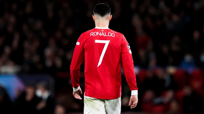 Hiếm có khó tìm, thị trường chuyển nhượng hè ‘điên đảo’ vì Ronaldo 181369