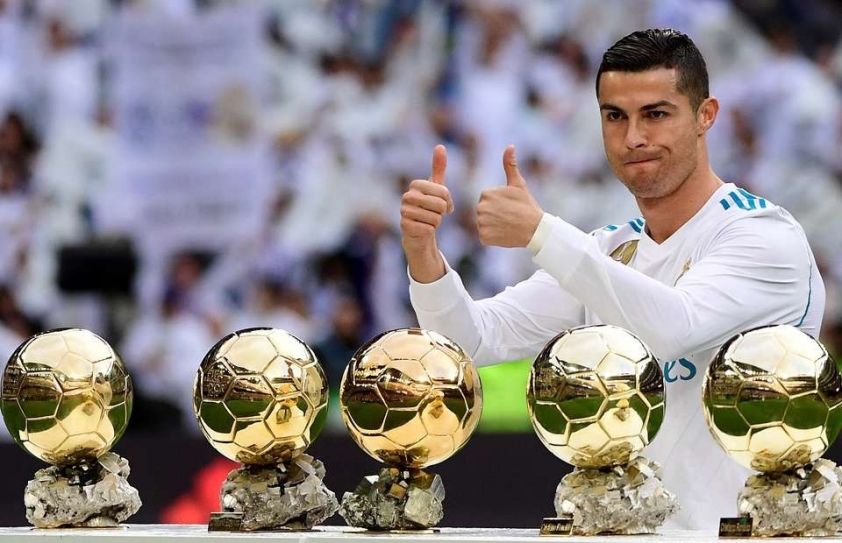 Hiếm có khó tìm, thị trường chuyển nhượng hè ‘điên đảo’ vì Ronaldo 181374