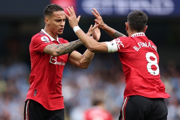 Bruno Fernandes và Lisandro Martinez 'sấy' các đồng đội sau 45 phút trước Man City 196961