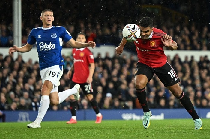ferdinand khen casemiro thong minh ten hag mung tham 2