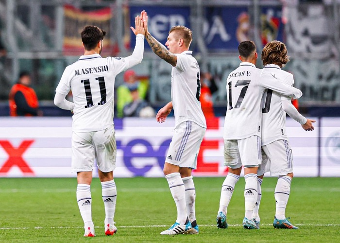 Toni Kroos thể hiện IQ 1000, Real đặt một chân vào vòng knock-out C1 201688