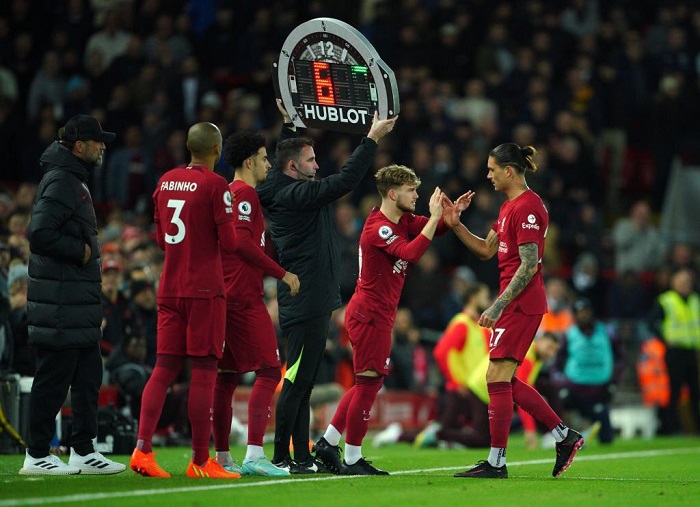 vua pha ky luc ngoai hang anh nunez lai khien klopp lo lang 2