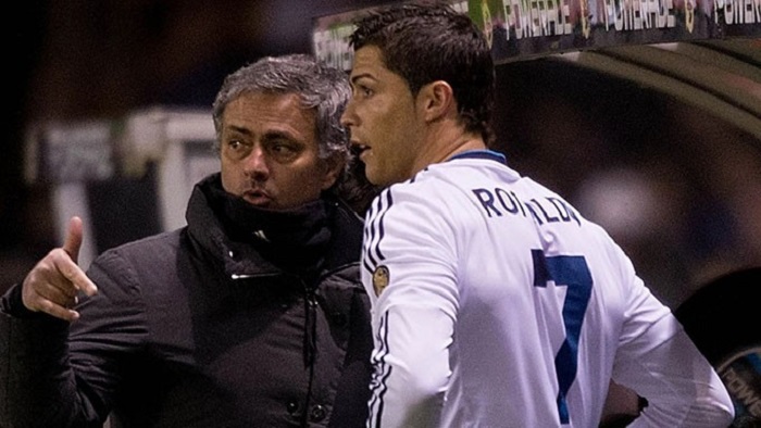 Ronaldo nổi loạn, Mourinho chỉ Ten Hag cách 'dạy dỗ' 206626