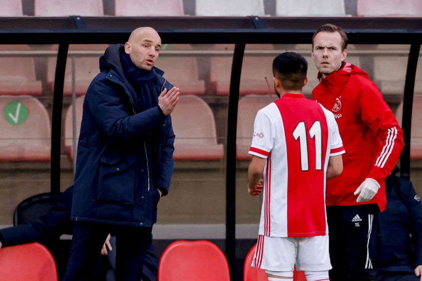 Chuyển nhượng MU 18/4: Erik ten Hag chốt xong ‘cánh tay phải’, Matic tái hợp Mourinho? 128213