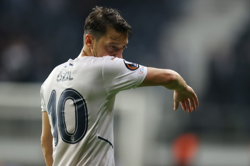 ozil-chuyen-nhuong