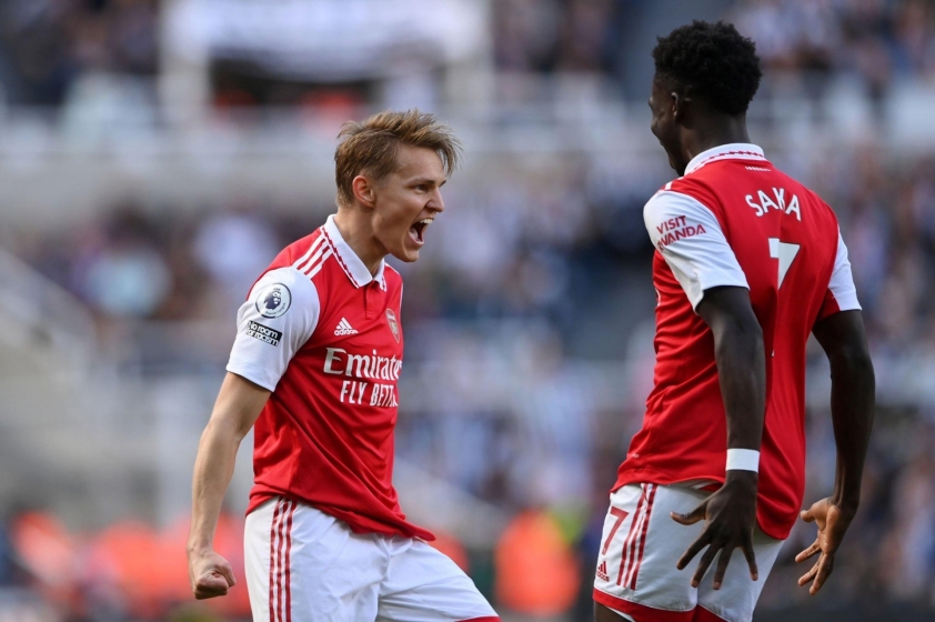 Odegaard mở tỷ số với siêu phẩm sút xa (Nguồn: Getty)